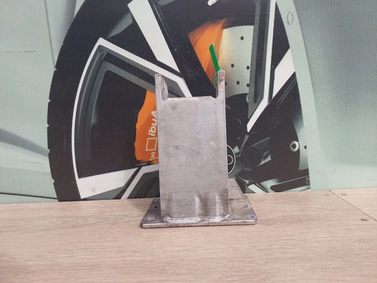 Кронштейн усилителя переднего бампера Audi A5 I (2007—2011)