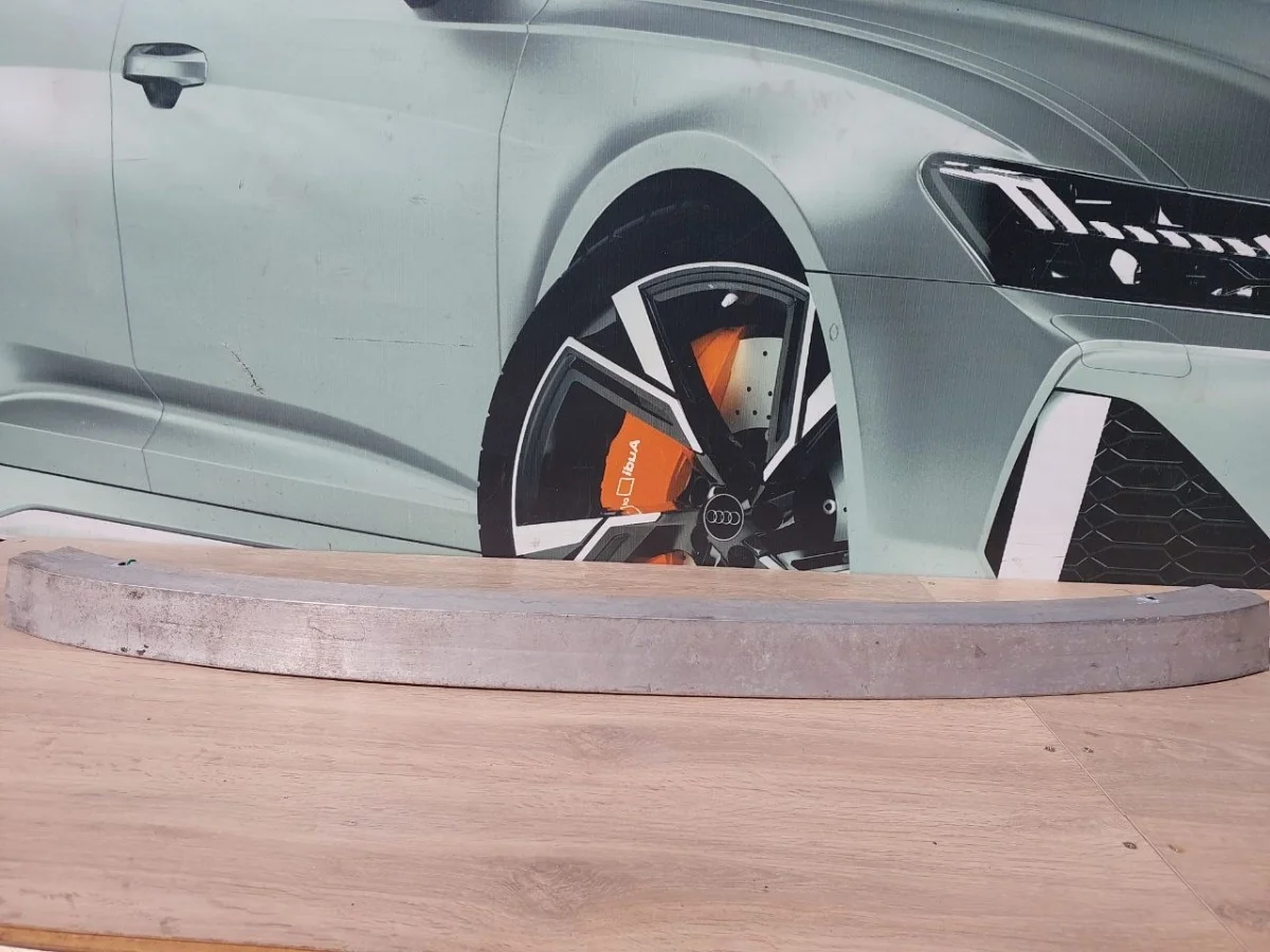 Усилитель переднего бампера Audi A8 D3 (2002—2005)