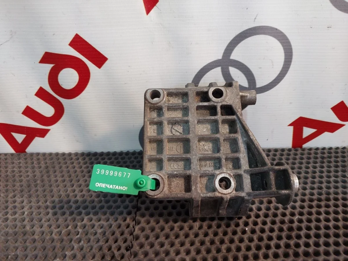 Кронштейн генератора Audi A6 C6 (2004—2008)