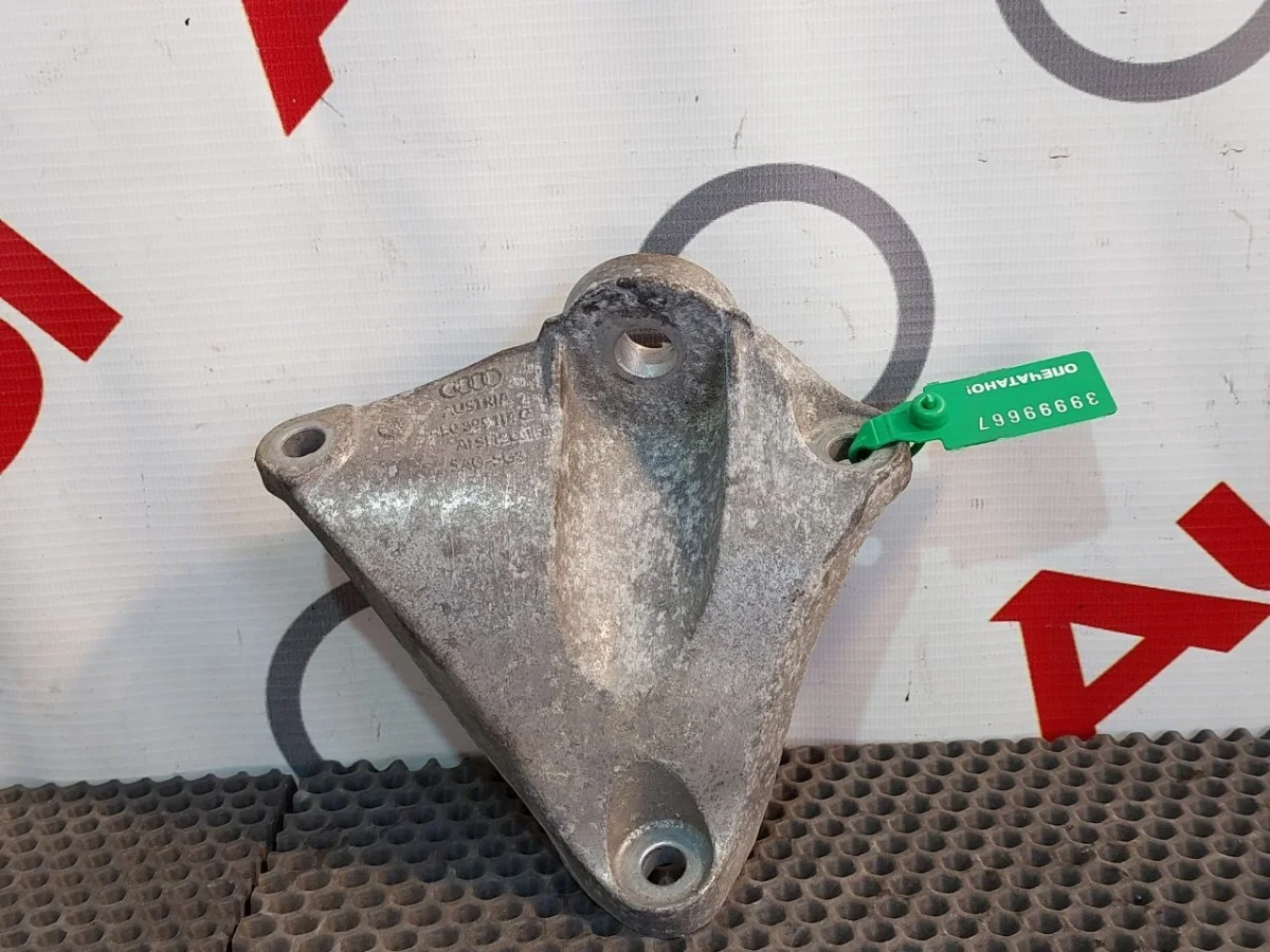 Кронштейн КПП Audi A8 D3 (2002—2005)