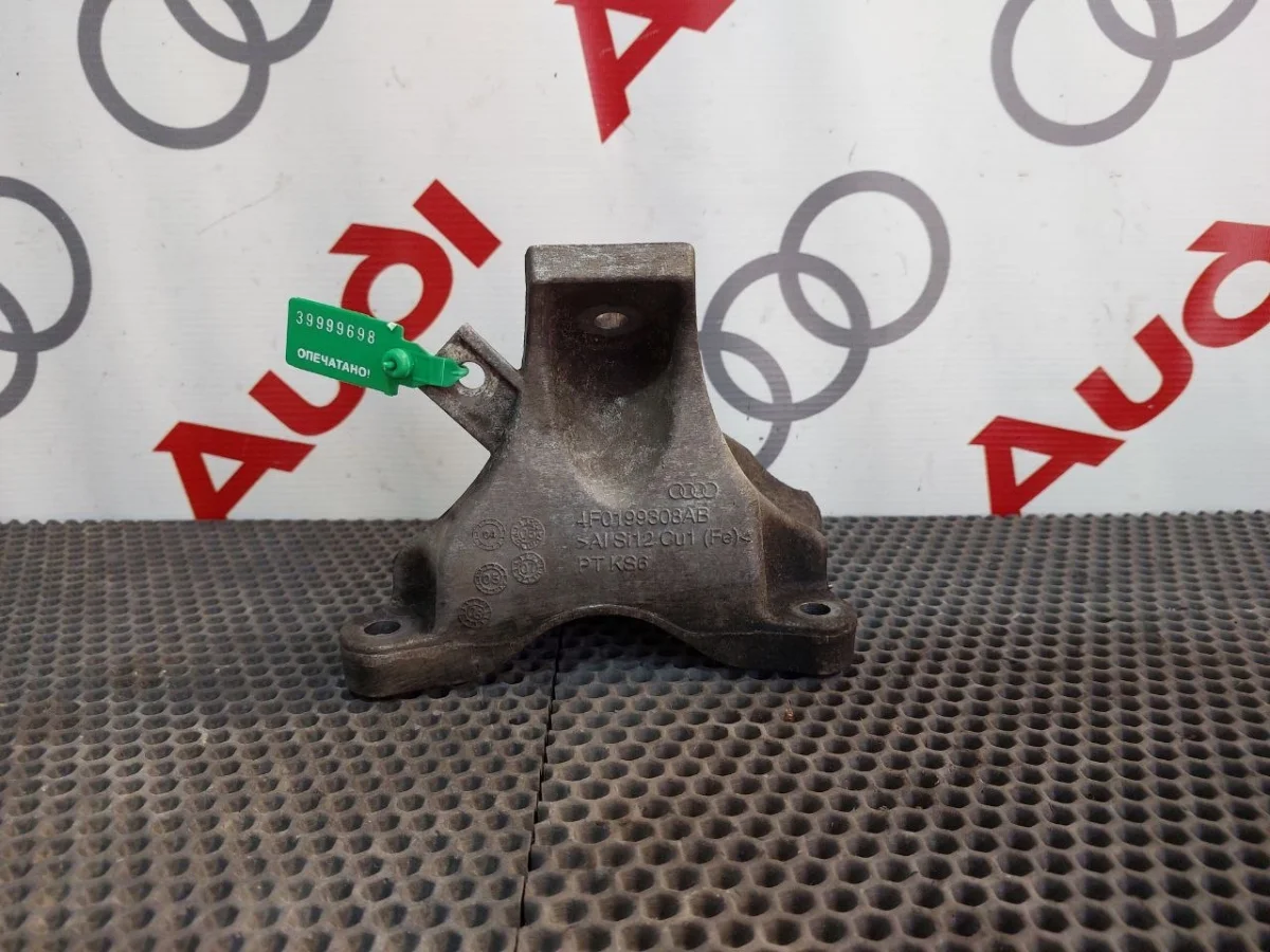 Опора двигателя правая Audi A6 C6 (2004—2008)