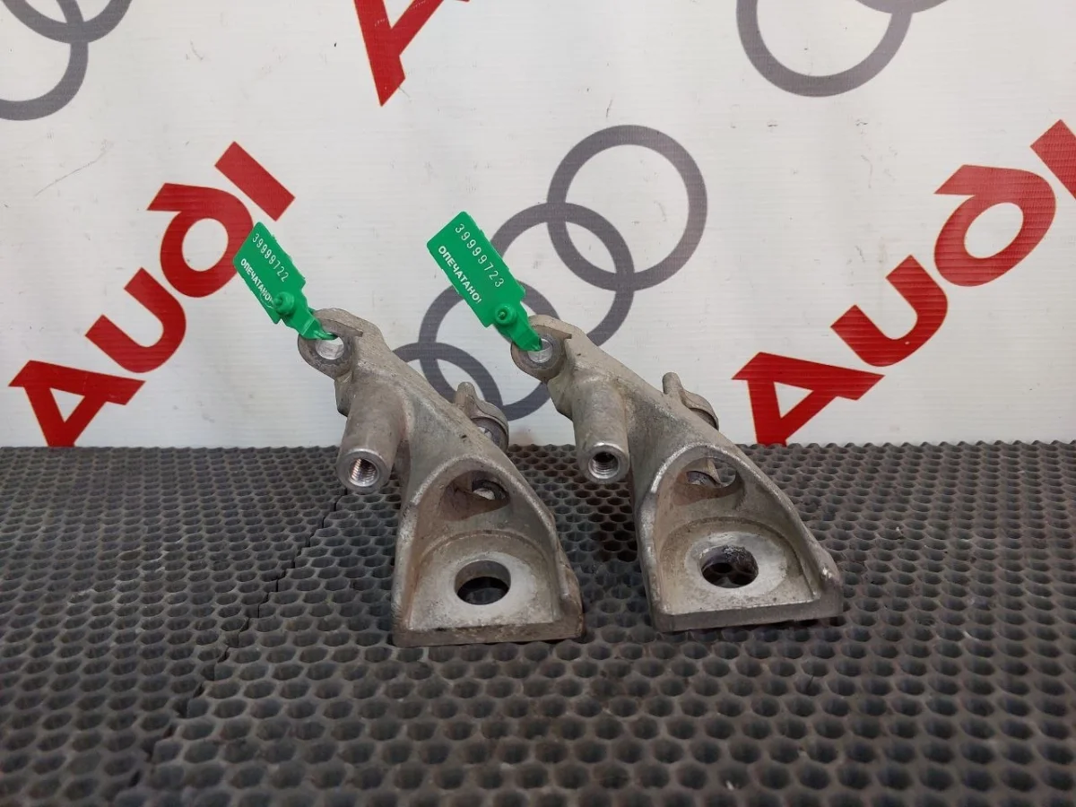 Кронштейн КПП Audi A8 D3 (2002—2005)