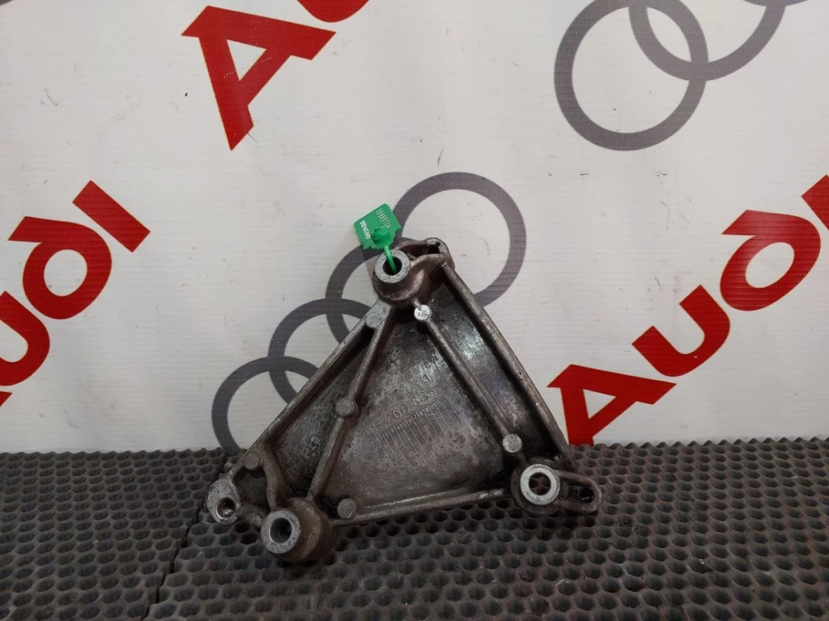 Кронштейн кондиционера Audi A6 C6 (2004—2008)