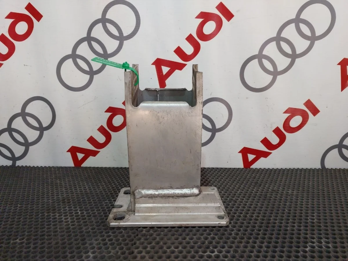 Кронштейн усилителя переднего бампера Audi A5 I (2007—2011)