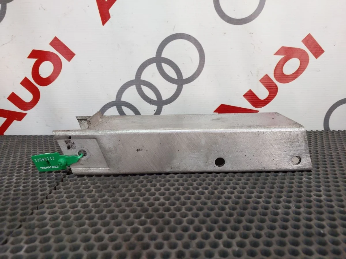 Кронштейн усилителя заднего бампера Audi A6 C6 (2004—2008)