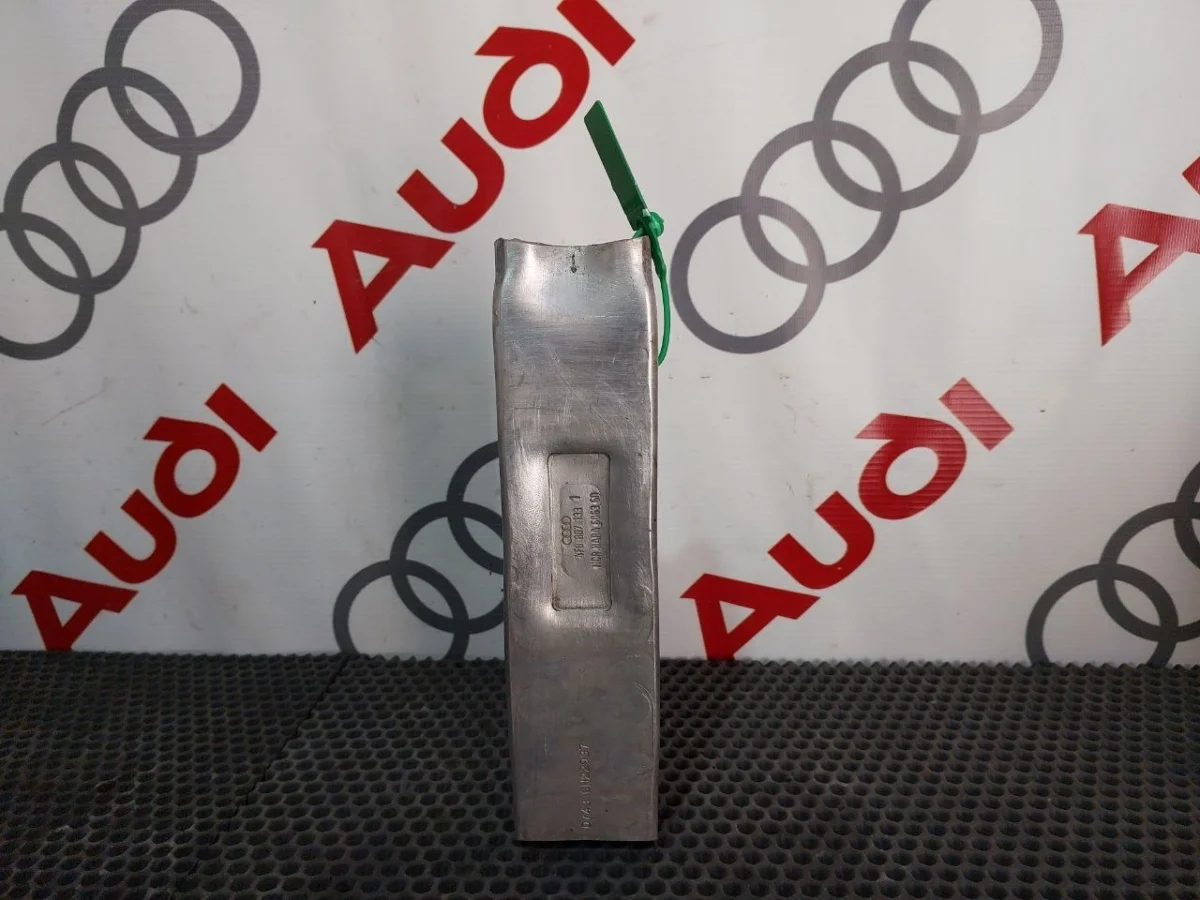 Кронштейн усилителя переднего бампера Audi A6 C6 (2004—2008)