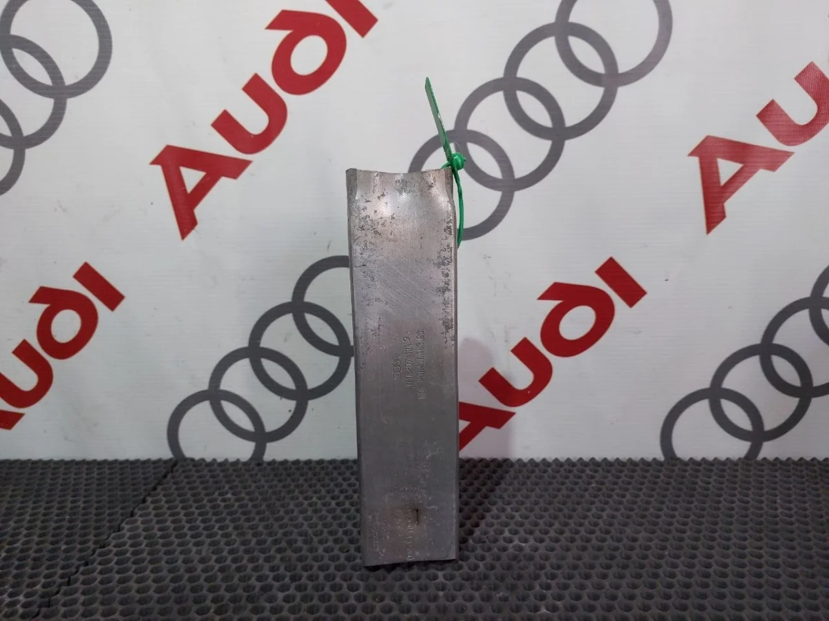 Кронштейн усилителя переднего бампера Audi A6 C6 (2004—2008)