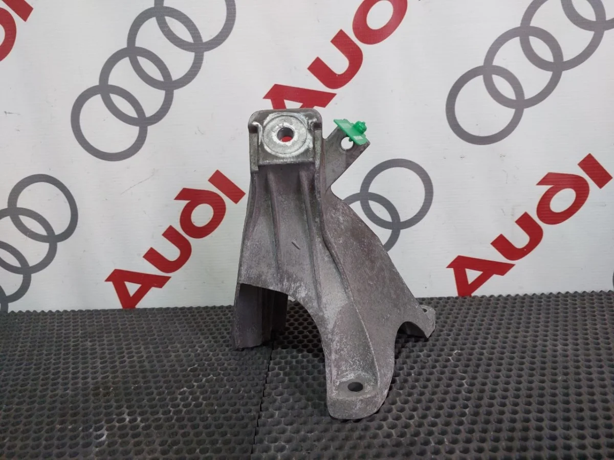 Кронштейн двигателя Audi A6 C6 (2004—2008)