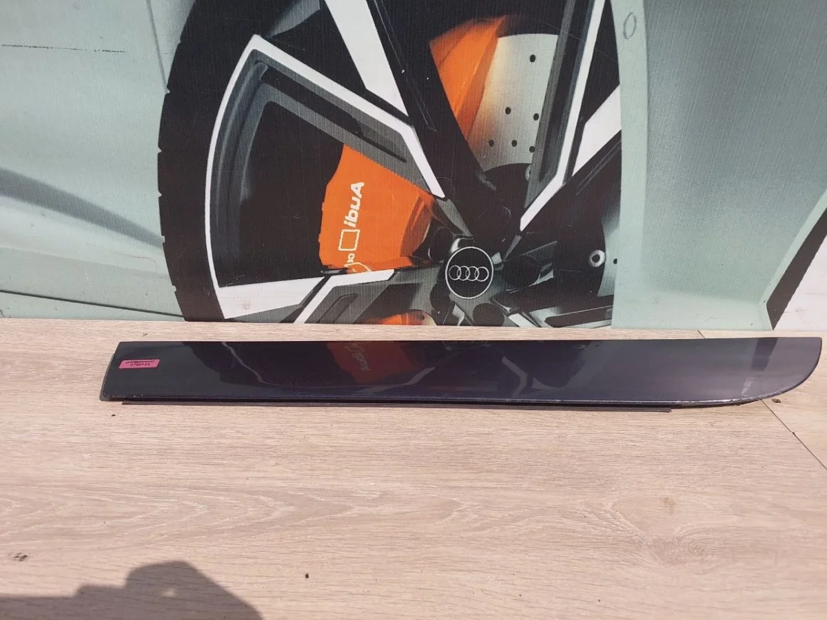 Молдинг задней левой двери Audi A6 C6 (2004—2008)