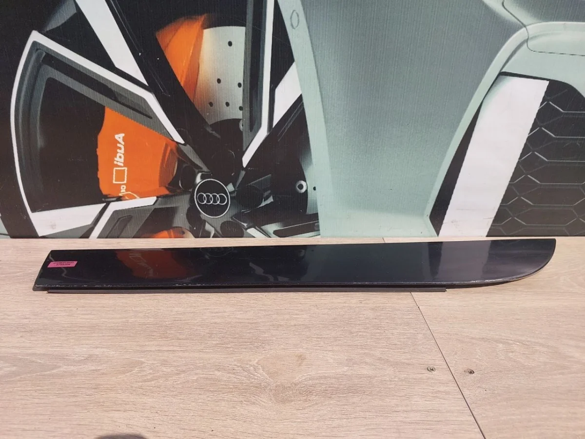 Молдинг задней левой двери Audi A6 C6 (2004—2008)