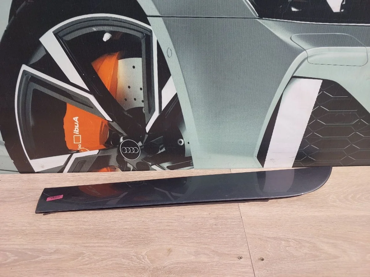 Молдинг задней левой двери Audi A6 C6 (2004—2008)