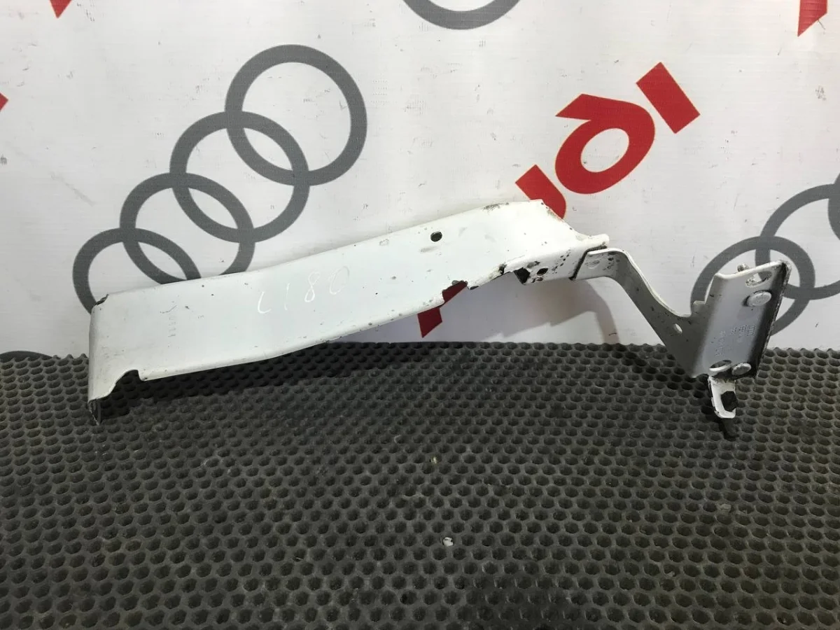 Кронштейн крепления крыла Audi A4 B8 (2007—2012)