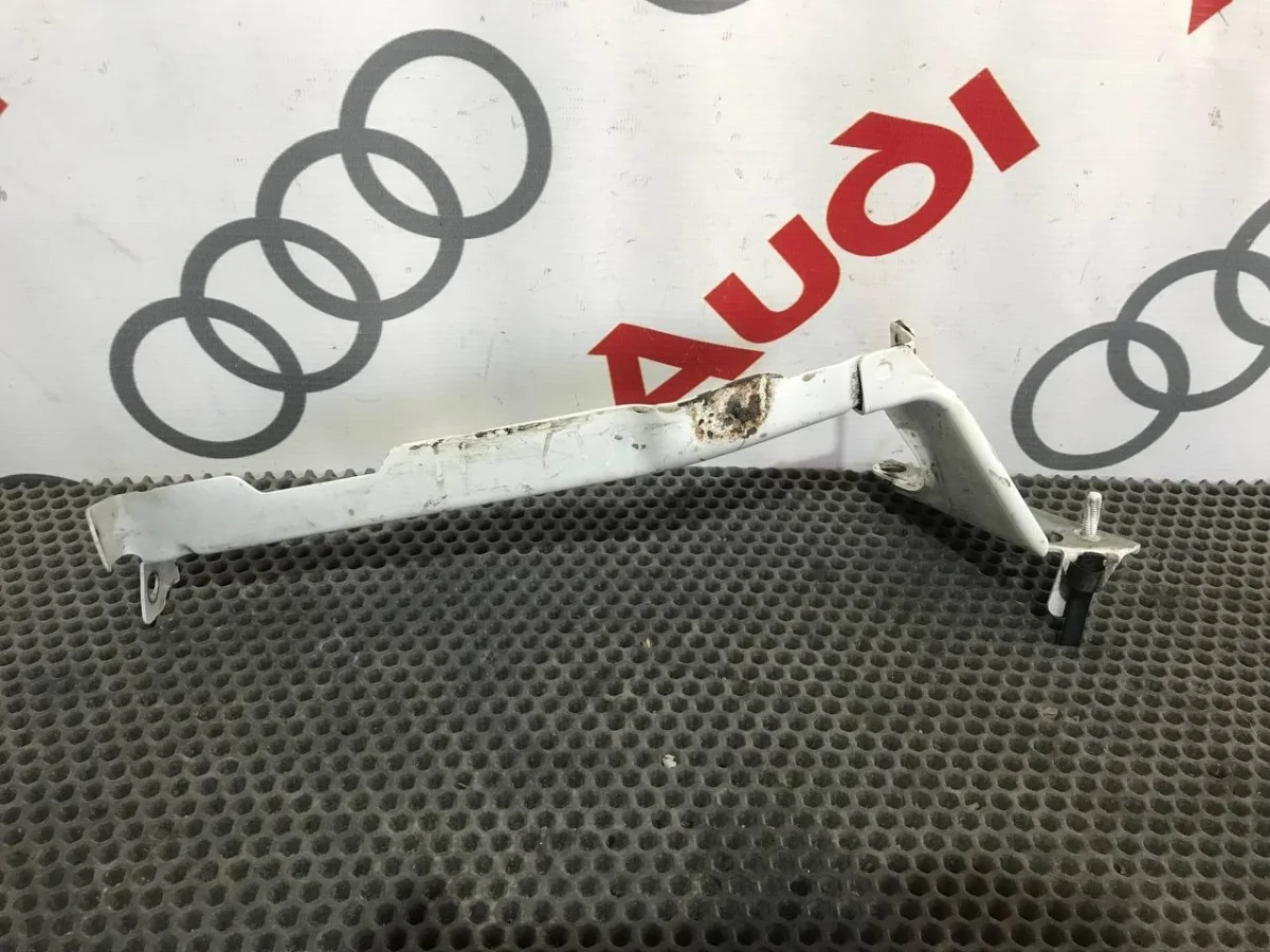 Кронштейн крепления крыла Audi A4 B8 (2007—2012)
