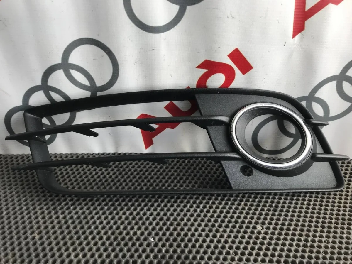 Решетка на противотуманную фару Audi A4 B8 (2007—2012)