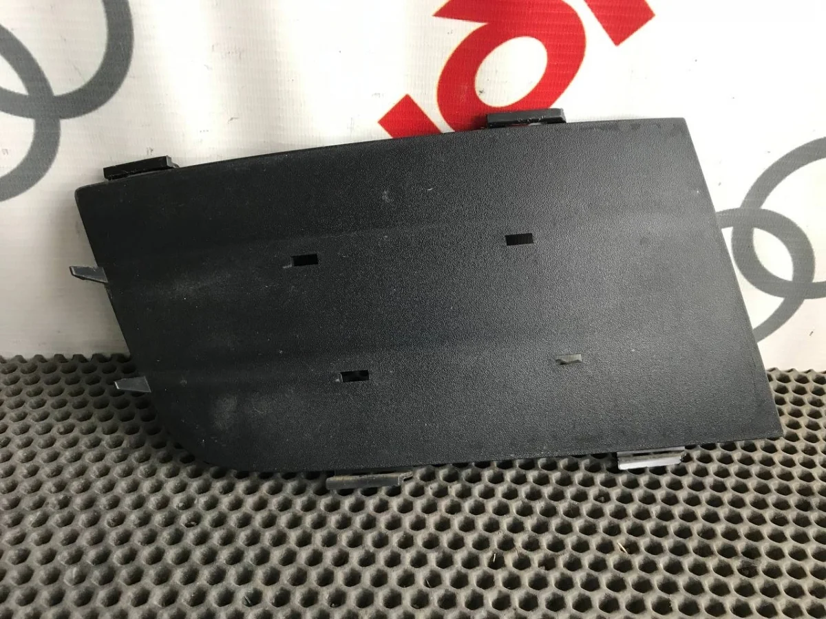 Заглушка Audi A4 B8 (2007—2012)