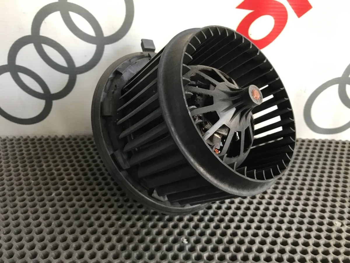 Моторчик вентилятора Audi Q7 4L (2005—2009)