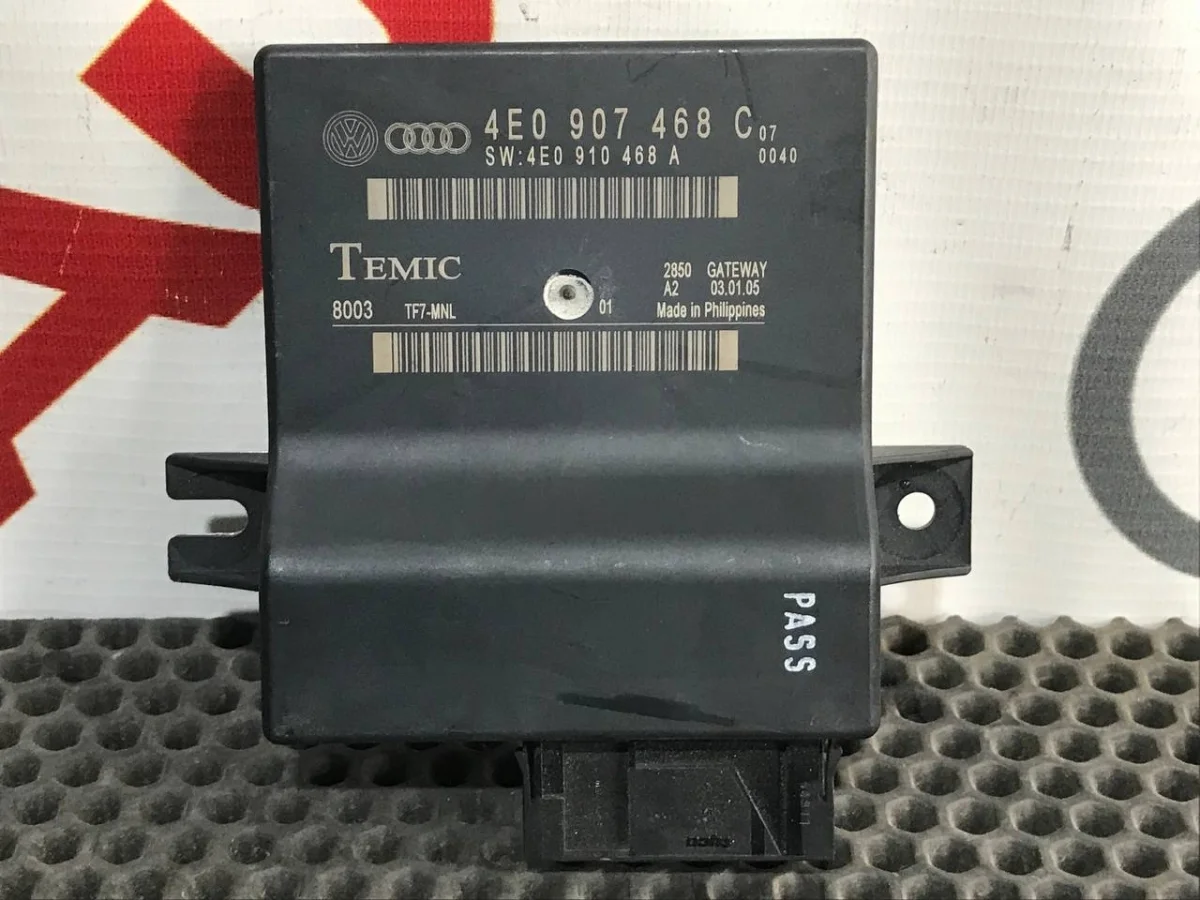 Блок электронный Audi A8 D3 (2002—2005)