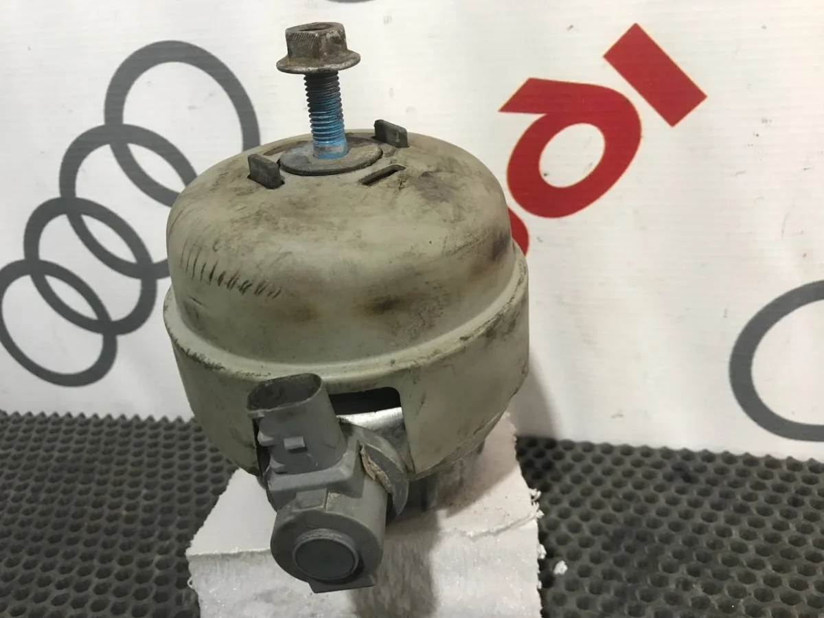 Опора двигателя Audi A6 C6 (2004—2008)