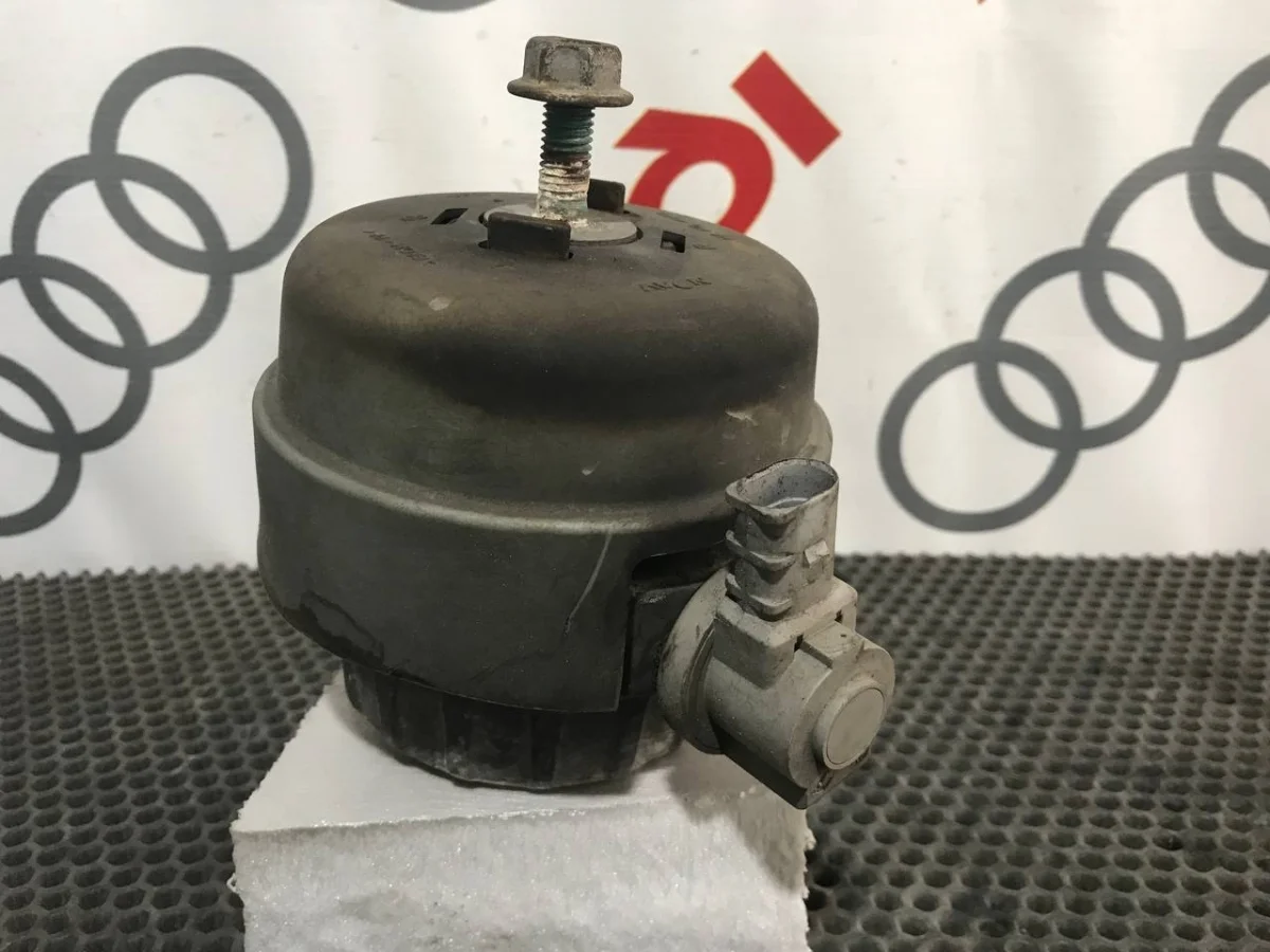 Опора двигателя Audi A6 C6 (2004—2008)