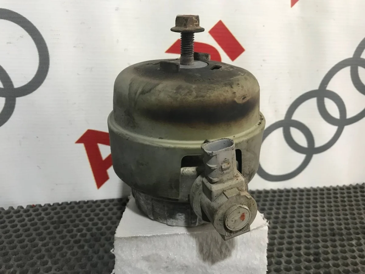 Опора двигателя Audi A6 C6 (2004—2008)