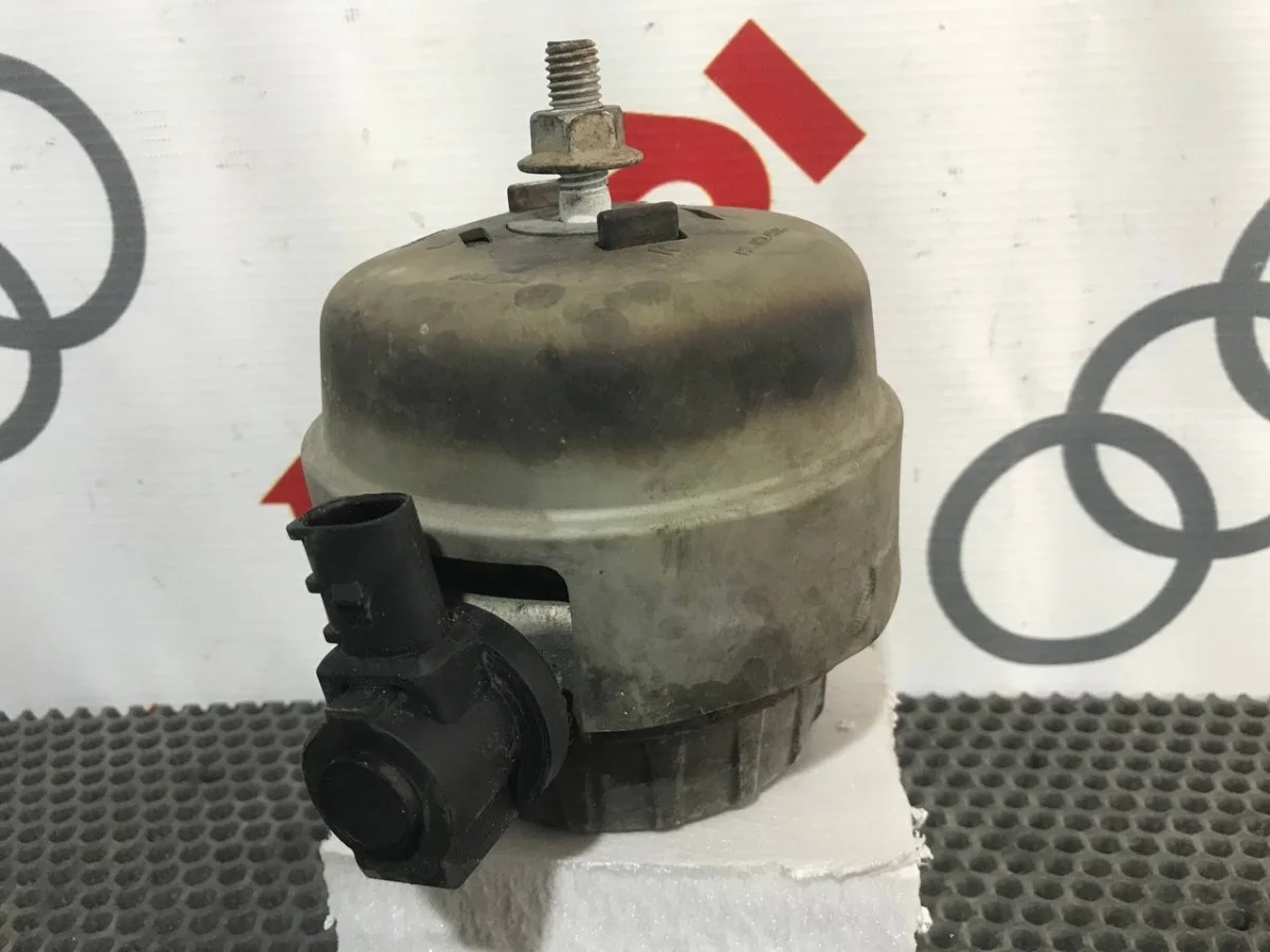 Опора двигателя Audi A6 C6 (2004—2008)