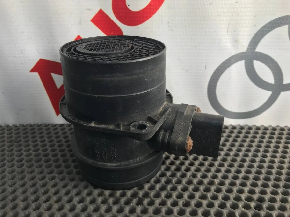 Расходомер воздуха (массметр) Audi A6 C6 (2004—2008)