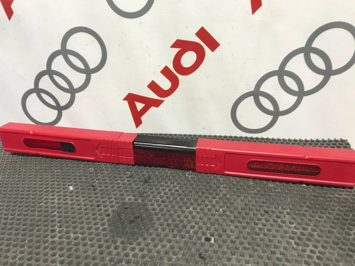 Знак аварийной остановки Audi S5 I (2007—2011)