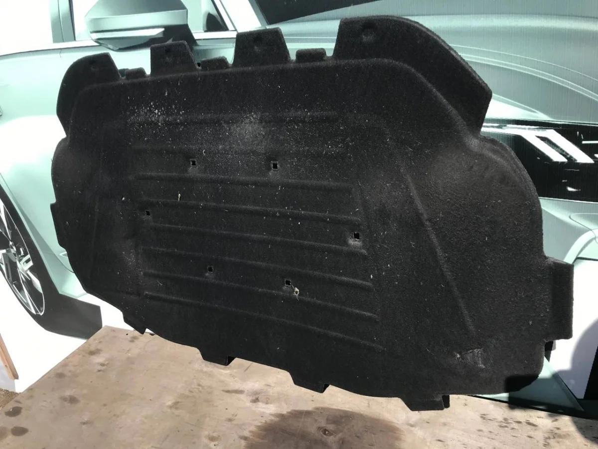 Шумоизоляция капота Audi Q7 4L (2005—2009)