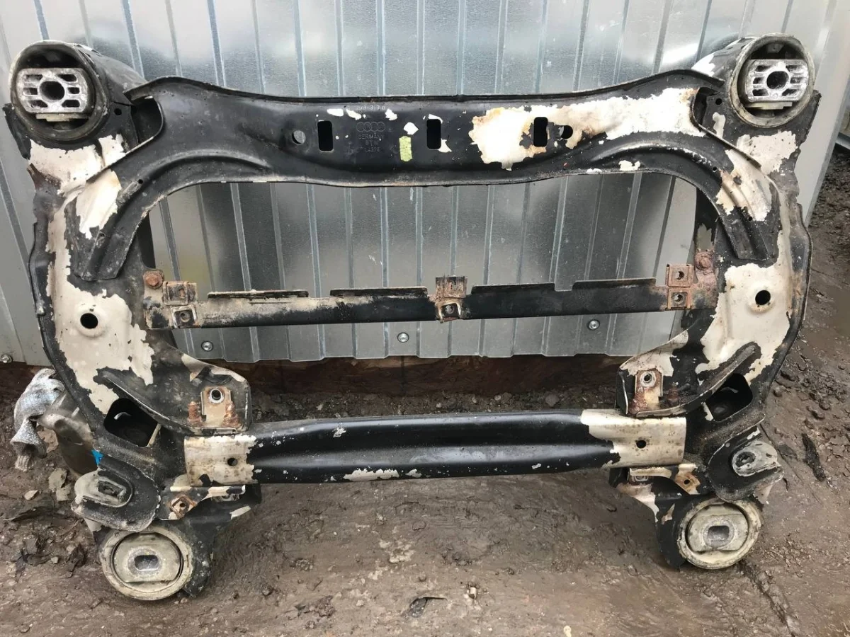 Подрамник Audi A8 D3 (2002—2005)