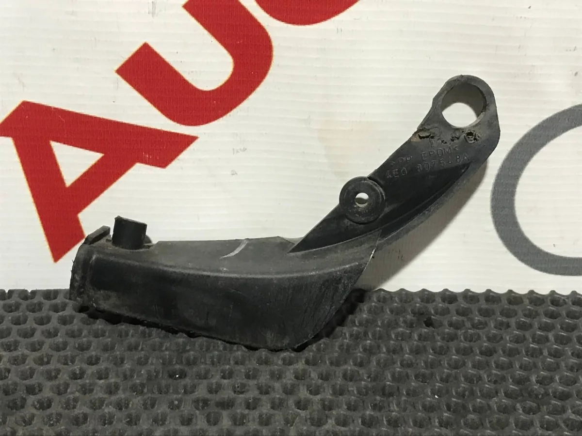 Брызговик Audi A8 D3 (2002—2005)