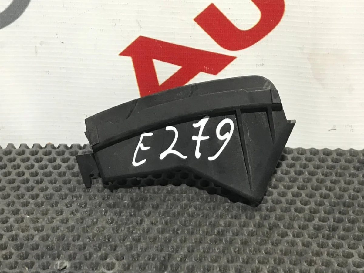 Кронштейн заднего бампера правый Audi A6 C6 (2004—2008)