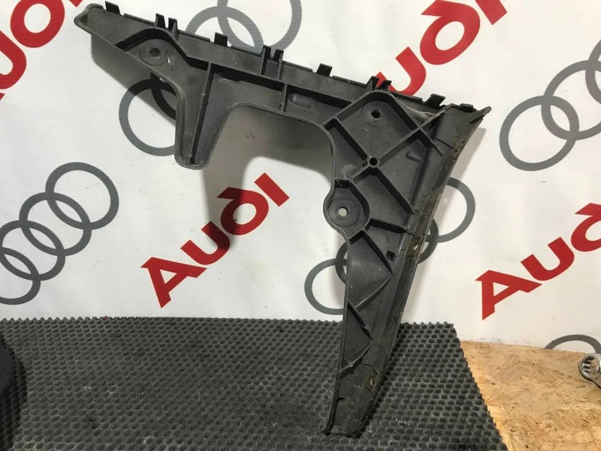 Кронштейн заднего бампера правый Audi A6 C6 (2004—2008)