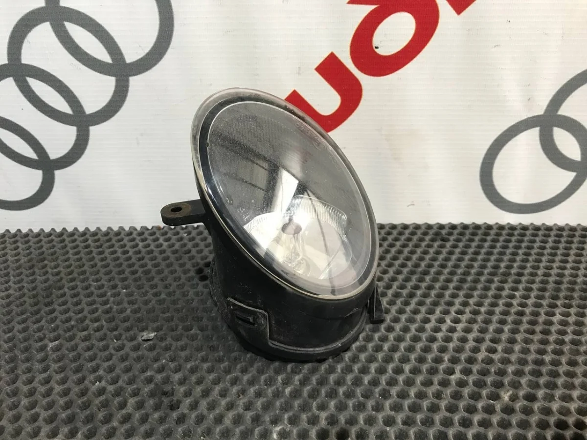 Фара противотуманная левая Audi A6 C6 (2004—2008)