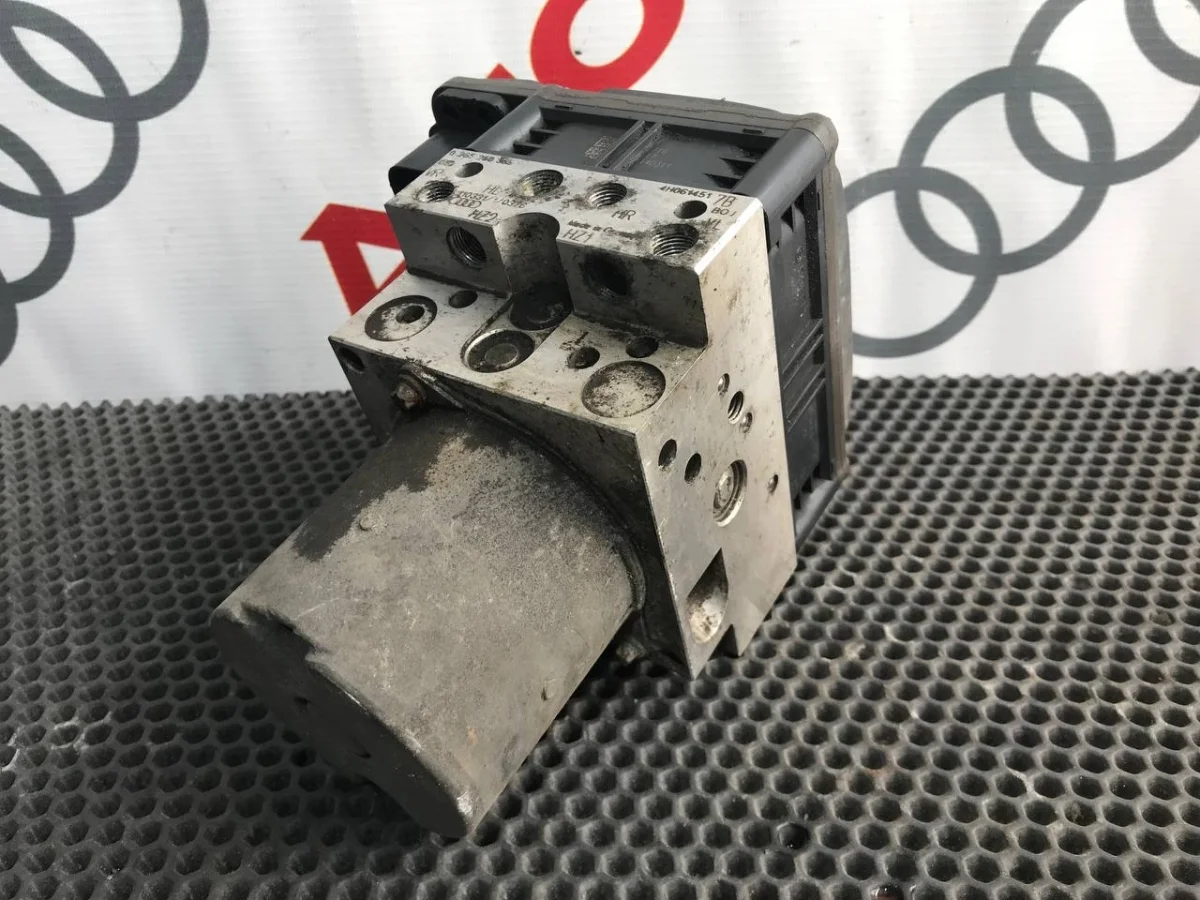 Блок ABS (насос) Audi A8 D4 (2010—2014)