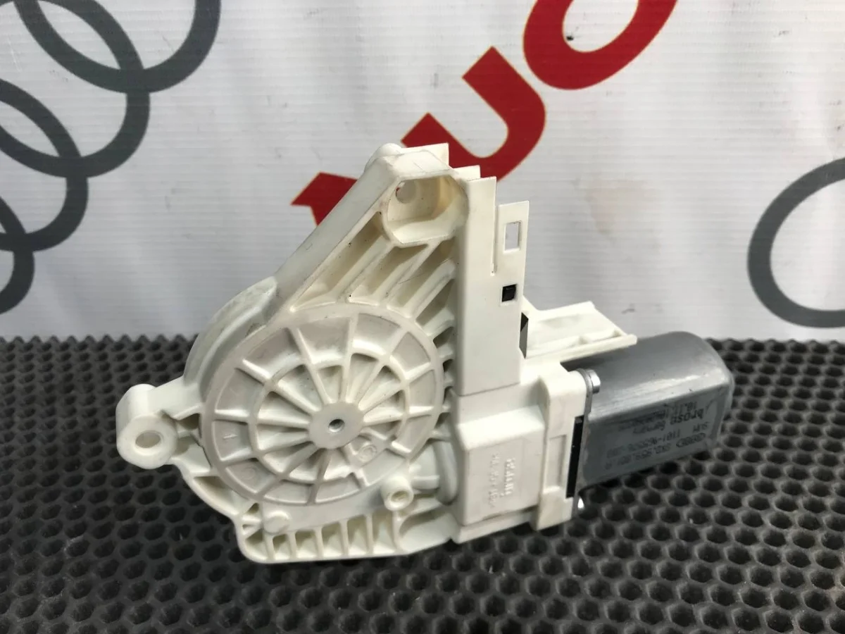 Мотор стеклоподъемника Audi A4 B8 (2007—2012)