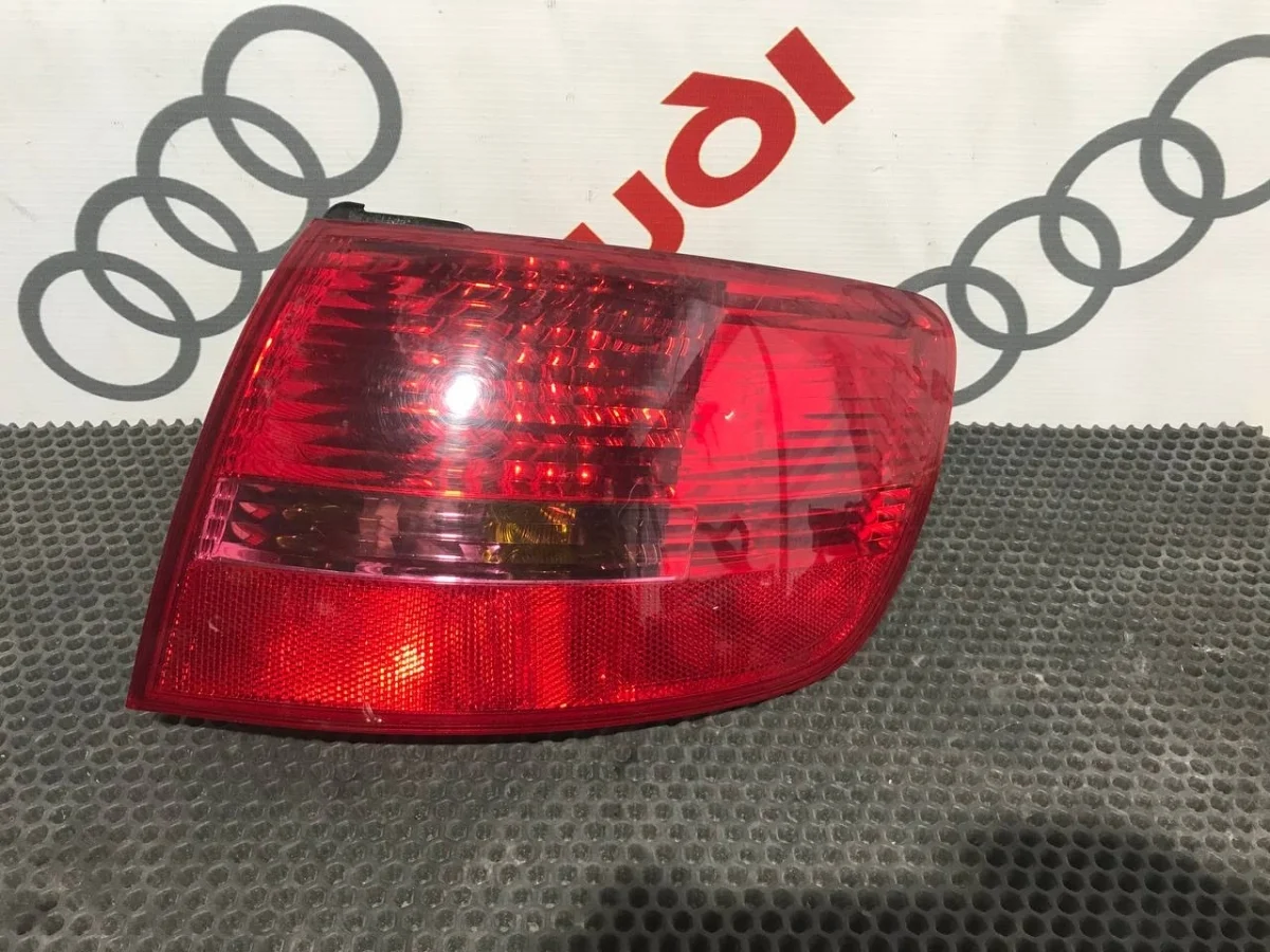 Фонарь задний внутренний правый Audi A6 C6 (2004—2008)