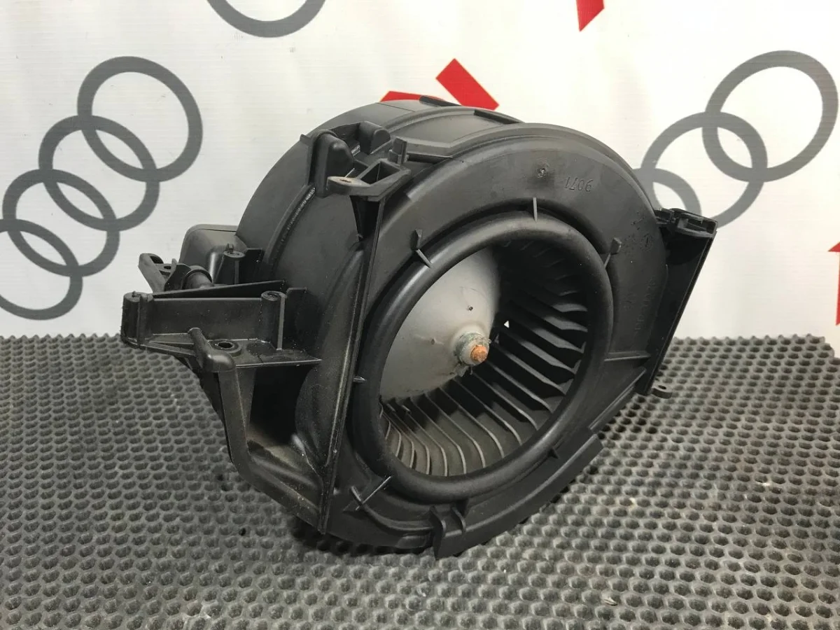 Мотор вентилятора Audi A6 C6 (2004—2008)