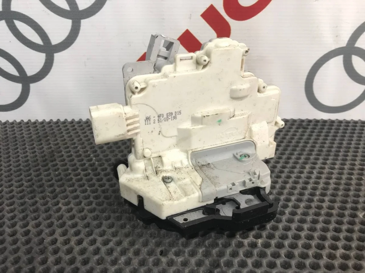 Замок двери задней левой Audi A6 C6 (2004—2008)