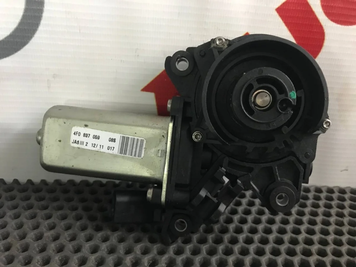 Доводчик двери Audi A6 C6 (2004—2008)