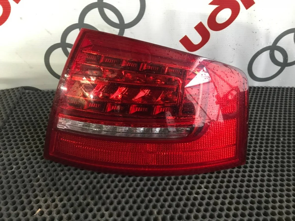 Фонарь задний в бампер правый Audi A8 D3 рестайлинг 2 (2007—2010)