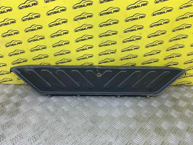 Накладка заднего бампера Nissan Navara (D40) 2004-2015 2008 85065EB000 ПИКАП 2.5 D YD25DDTI