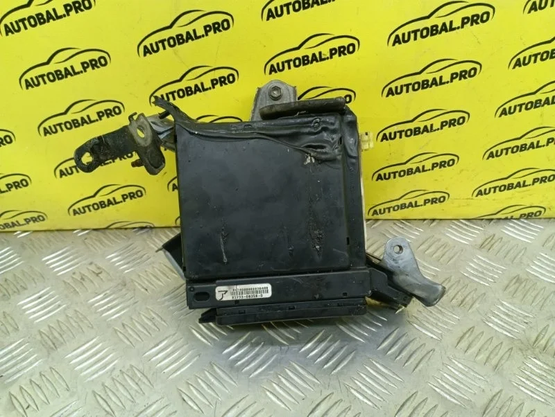 Блок предохранителей Lexus LX 570 (2007-2022) 2008 8273360350 ВНЕДОРОЖНИК 5.7 I 3URFE