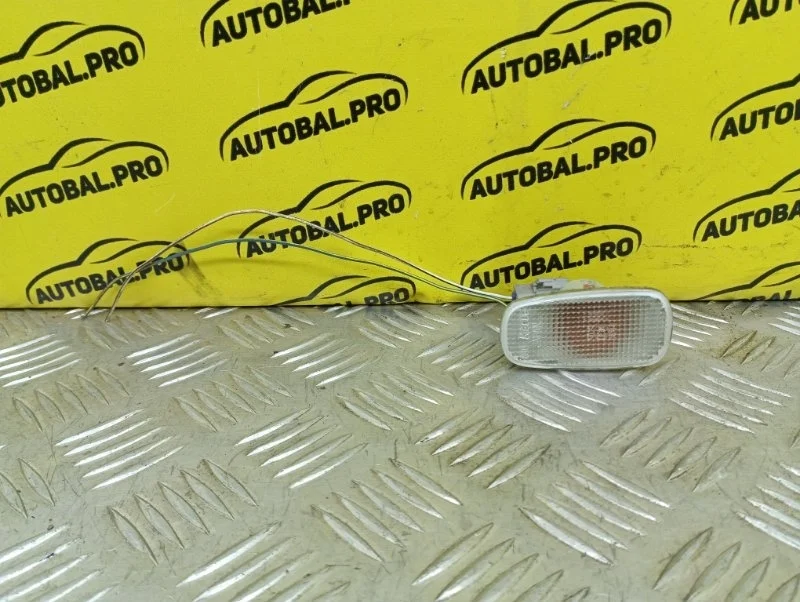 Повторитель поворота в крыло Toyota Land Cruiser Prado 120 (2002-2009) 2004 8173051011 ВНЕДОРОЖНИК 3.0 D