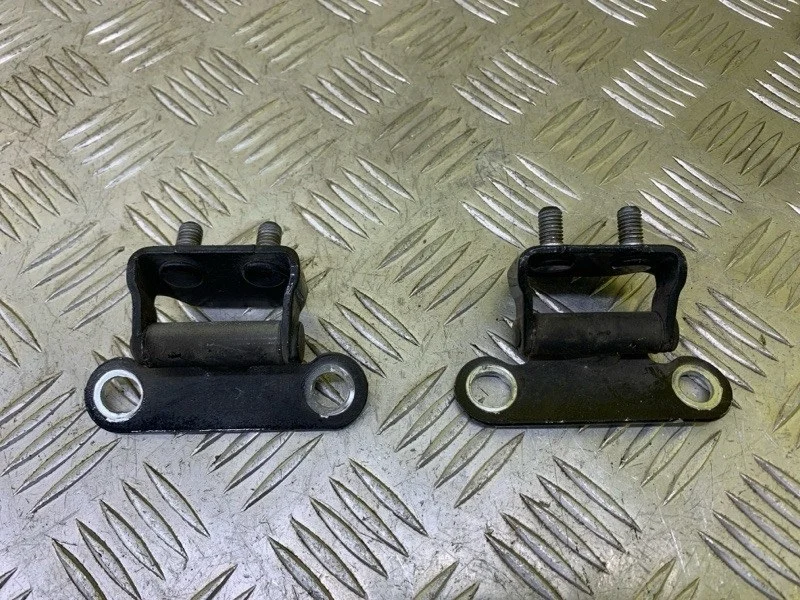 Петля двери багажника Lexus LX 570 (2007-2022) 2008 6881028040 ВНЕДОРОЖНИК 5.7 I 3URFE