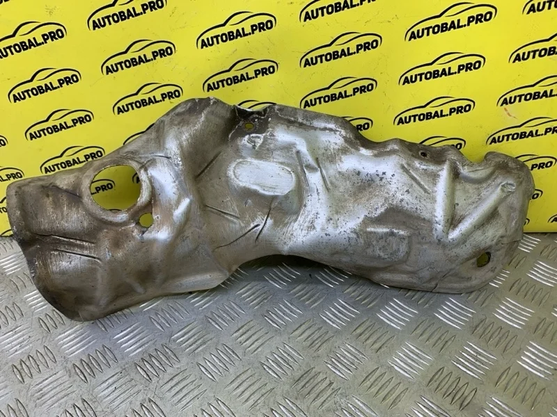 Тепловой экран глушителя Infiniti QX80 (2013-2020) 2014 165901LA0B 5.6 I VK56VD, правый