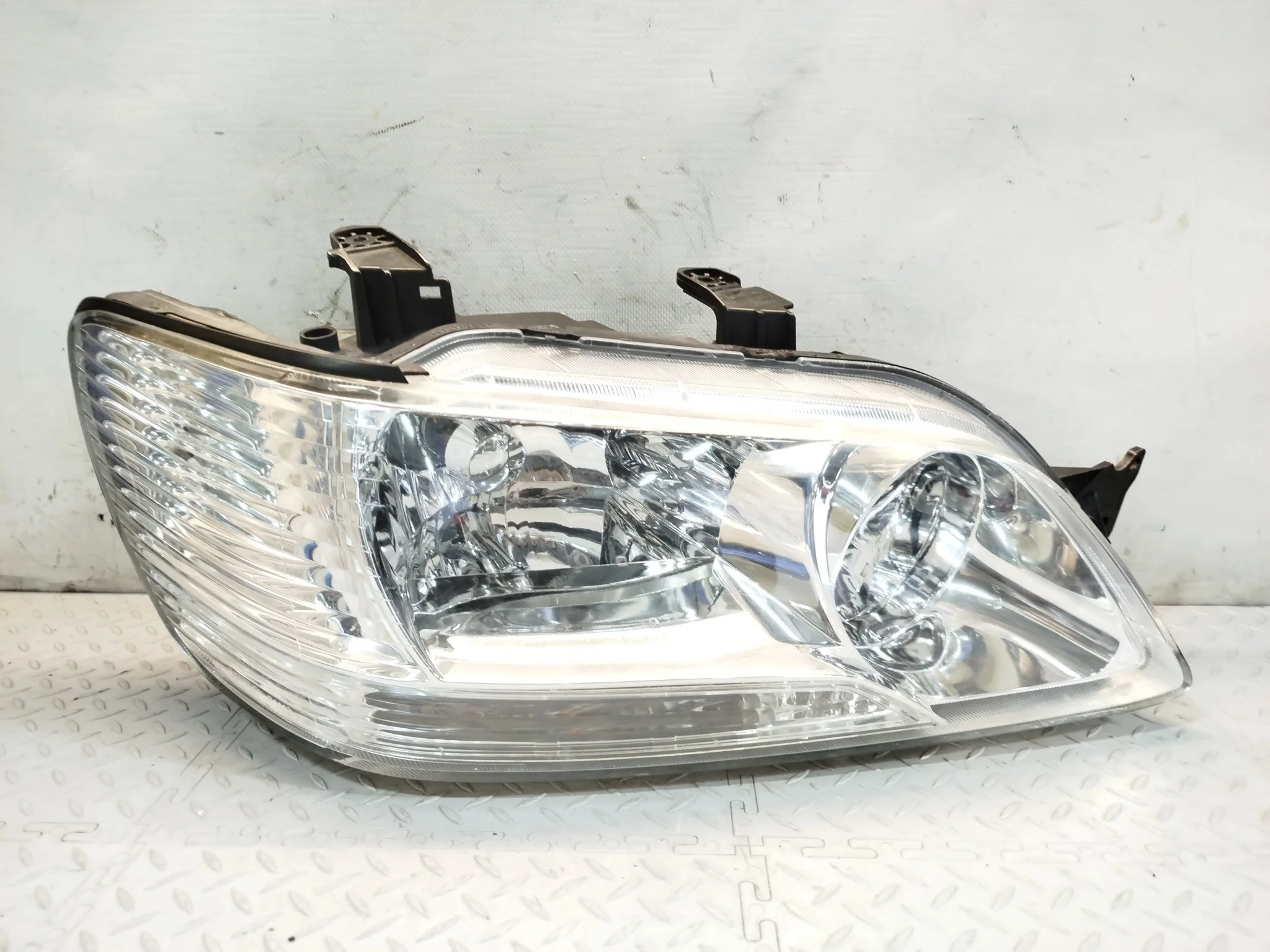 ФАРА MITSUBISHI ПРАВАЯ MR539734 KE761