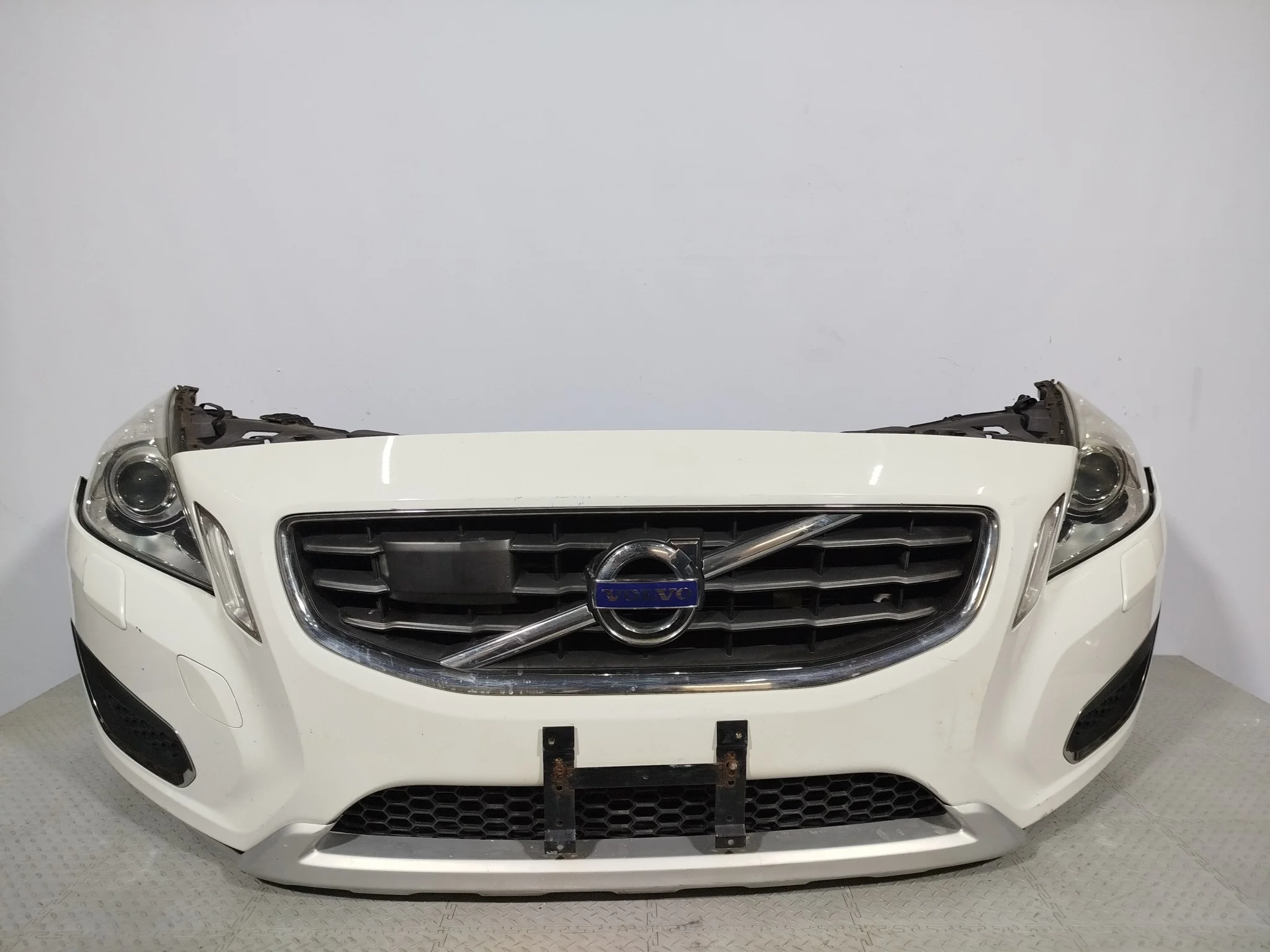 NOSECUT VOLVO S60 V60 39802501 белый KB1419