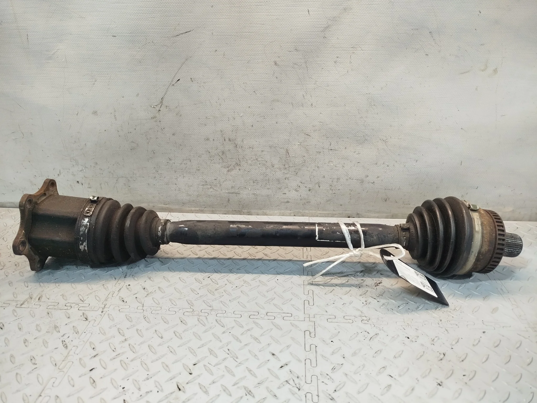 ПРИВОД AUDI ПЕРЕД ЛЕВО 8E0407271BN KB1366