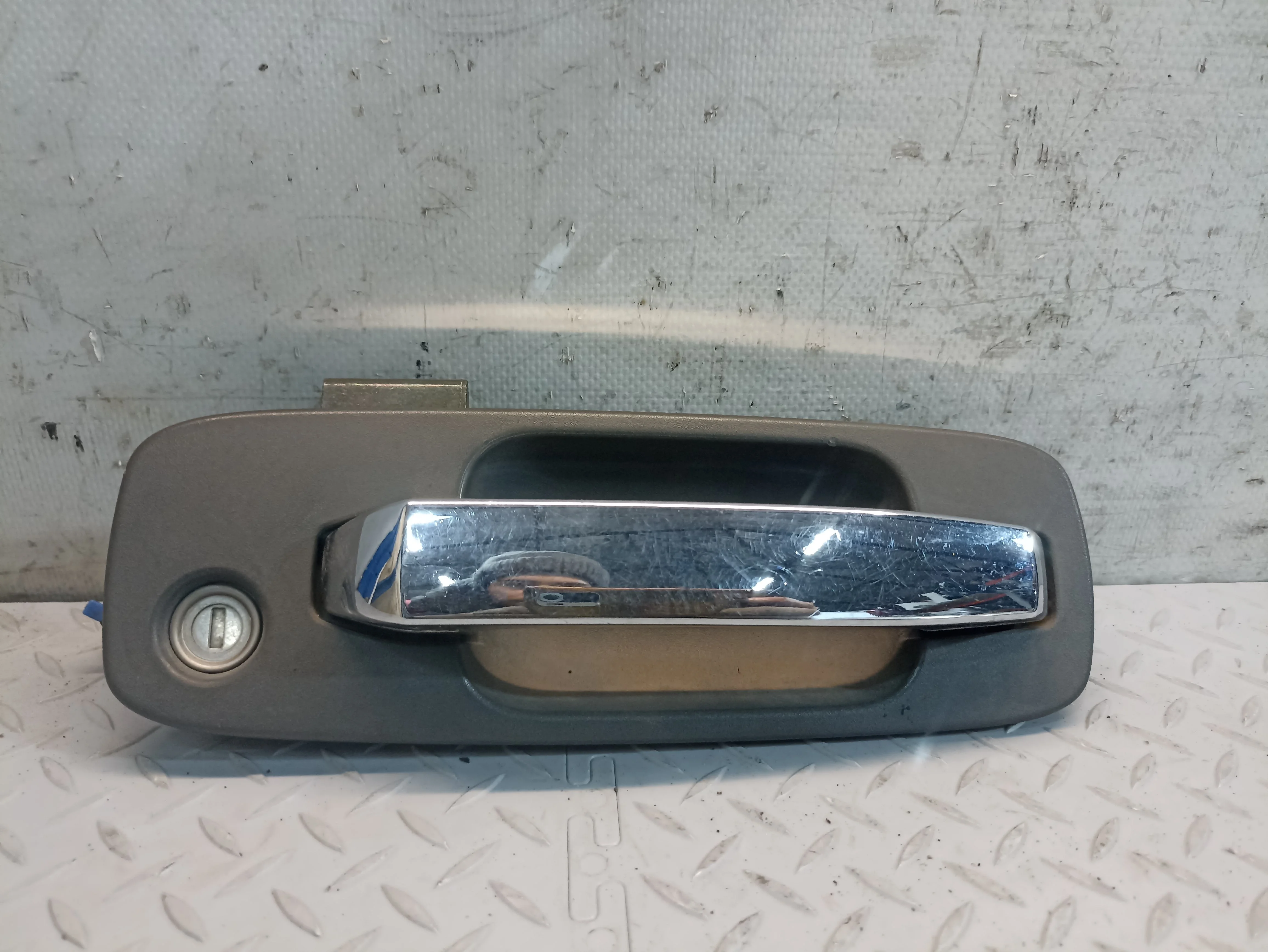 РУЧКА ДВЕРИ ВНЕШНЯЯ NISSAN ПЕРЕД ПРАВО 806068H300 хром XA1051Z