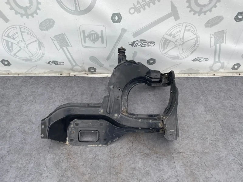 Рамка фары правая Mercedes-benz 2009 W164